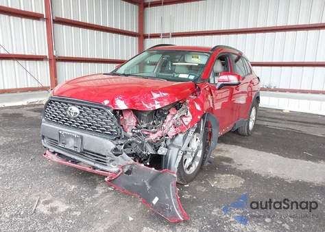 2024 Toyota Corolla Cross Le z USA, uszkodzony, nr VIN 7MUBAABG0RV115218